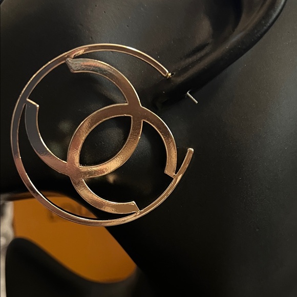 Jewelry - Gold Interlocking Circle Hoop Earrings - Luxury Designer Style